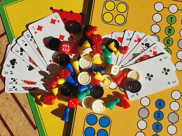Quels jeux de société favorisent le développement cognitif chez les enfants d'âge préscolaire?