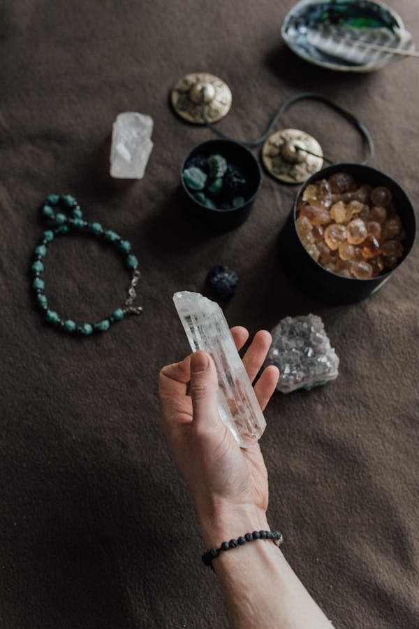 Découvrez comment les bracelets lithothérapie boostent votre mieux-être