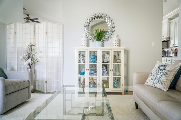 Meuble bas vitrine : élégance et fonction au service de vos objets